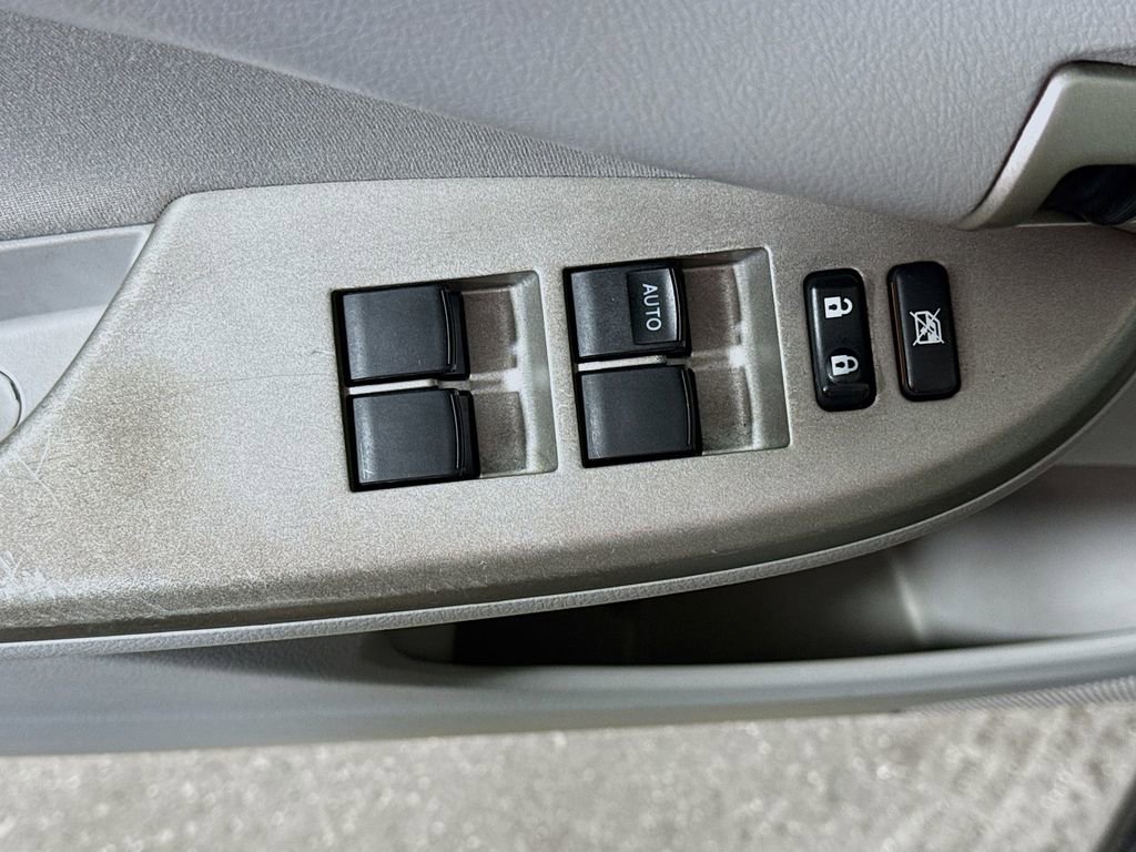 Used 2013 Toyota Corolla LE image 17