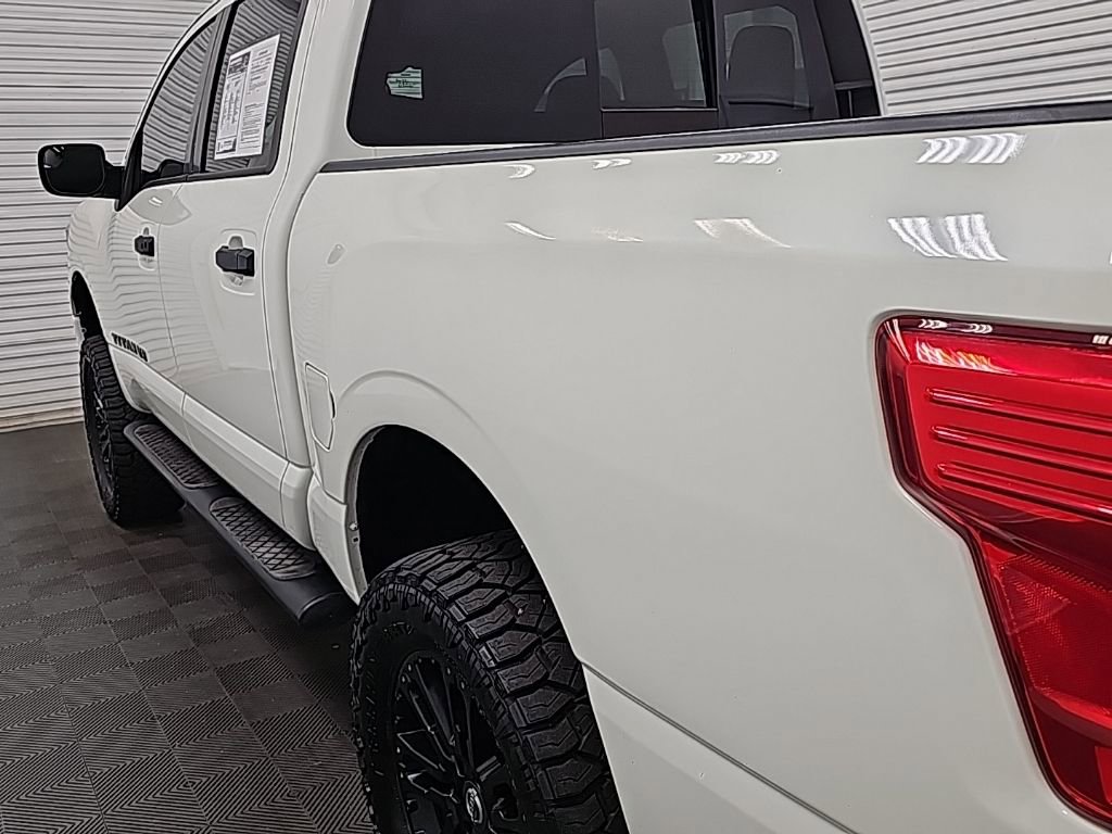 Used 2018 Nissan Titan SL w/ Midnight Edition image 6