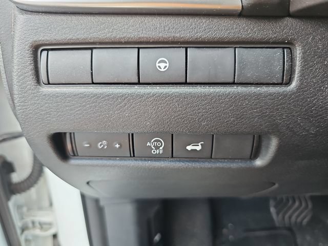 Used 2024 Nissan Rogue SV FWD image 23