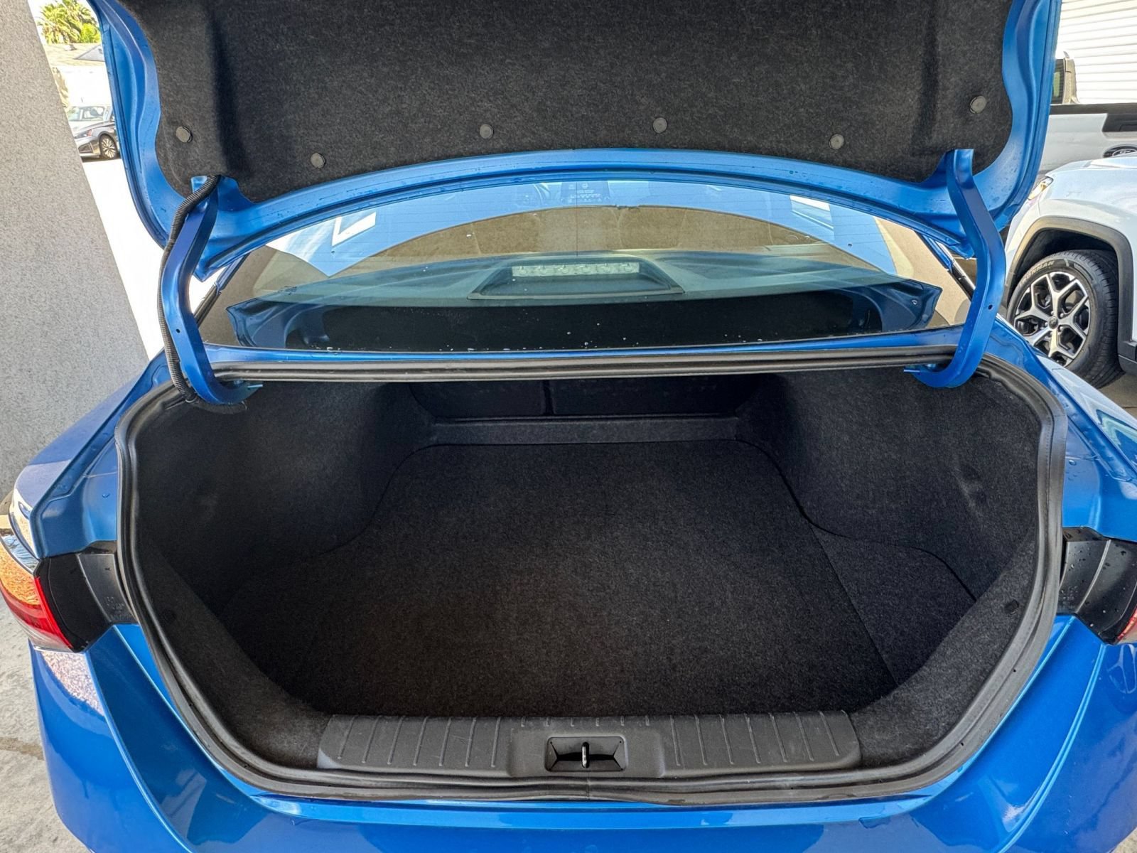 Used 2025 Nissan Sentra SV FWD image 29