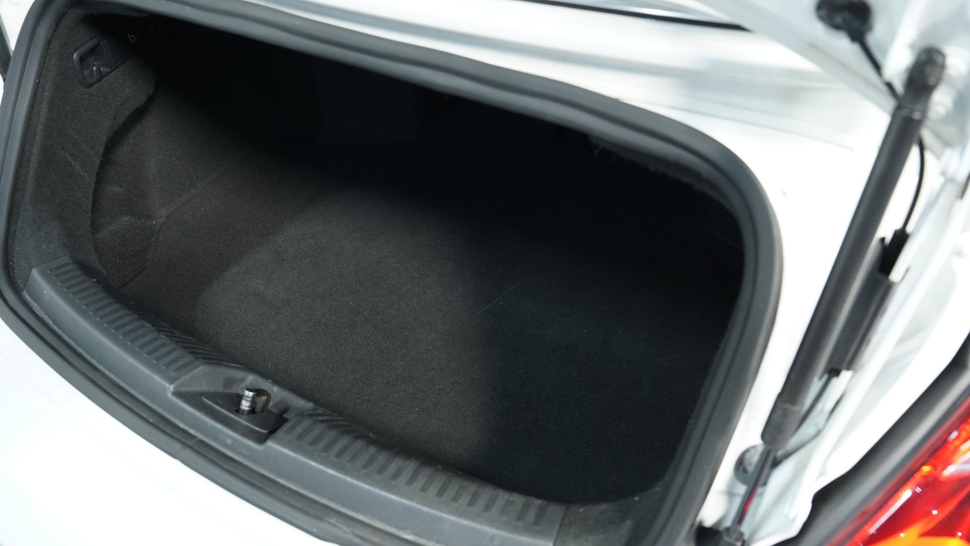 Used 2014 Volkswagen Beetle 1.8T image 38