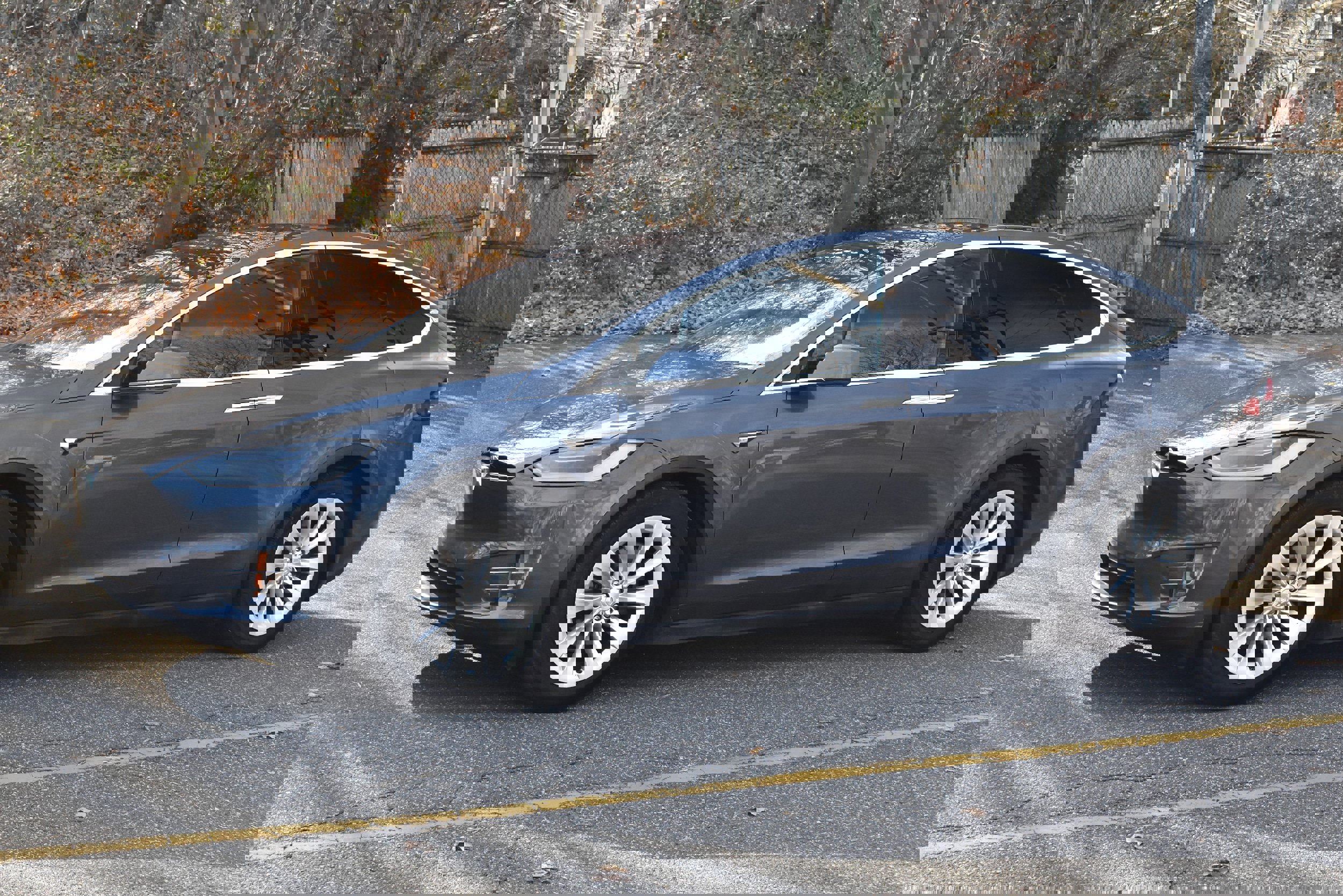 Used 2018 Tesla Model X 75D image 2