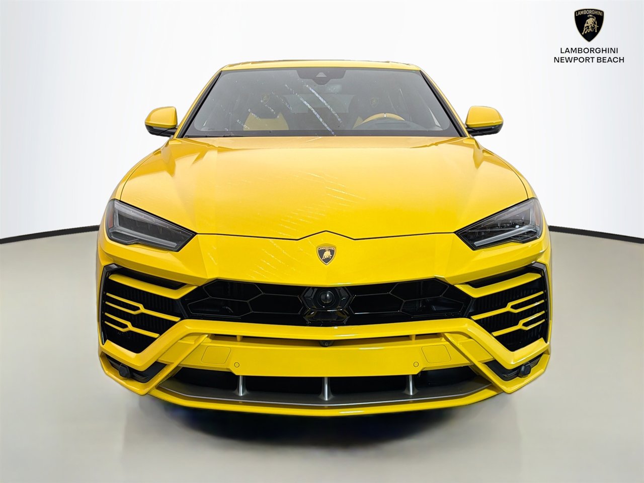 Used 2022 Lamborghini Urus AWD/4WD image 2