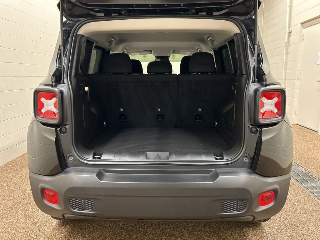 Used 2023 Jeep Renegade Latitude image 11