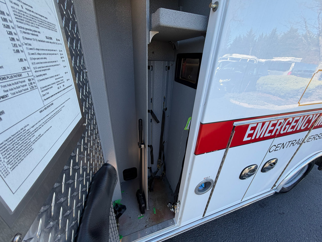 Used 2015 Chevrolet Express 4500 w/ Ambulance Package image 15