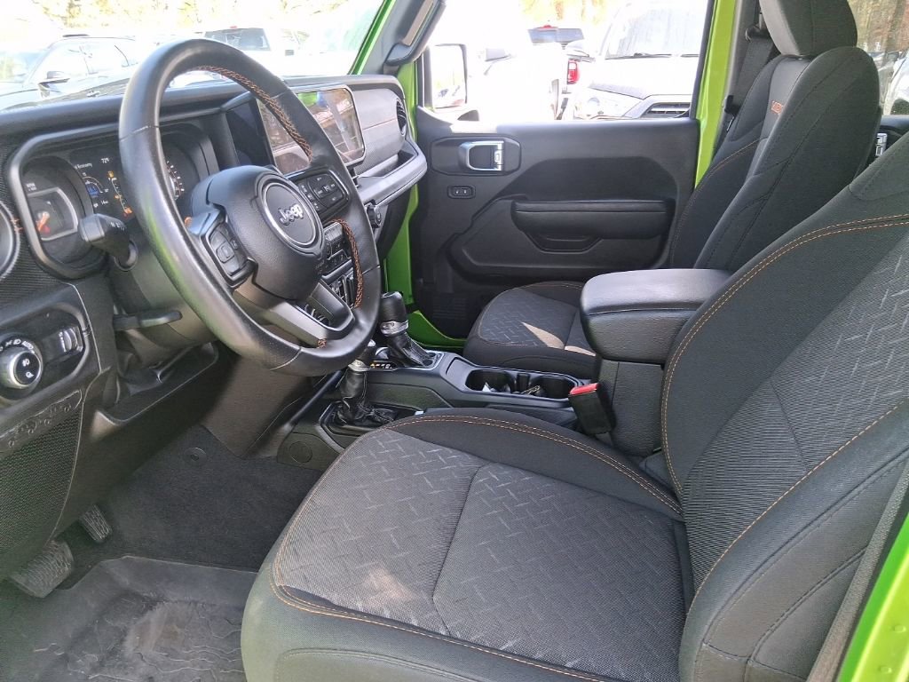 Used 2025 Jeep Gladiator Mojave w/ Convenience Group image 10