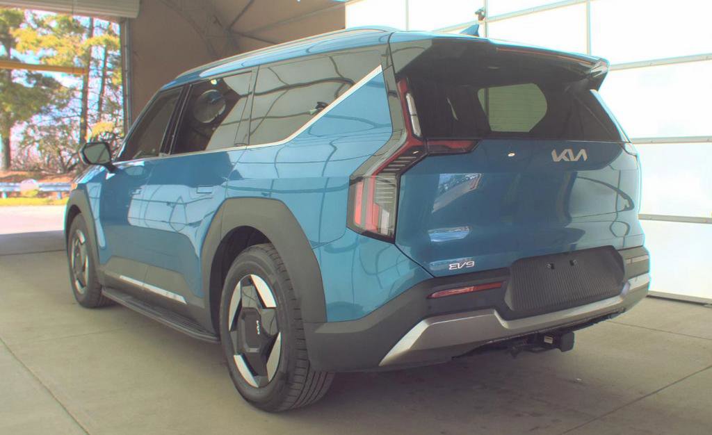 Certified 2024 Kia EV9 Wind AWD/4WD image 7