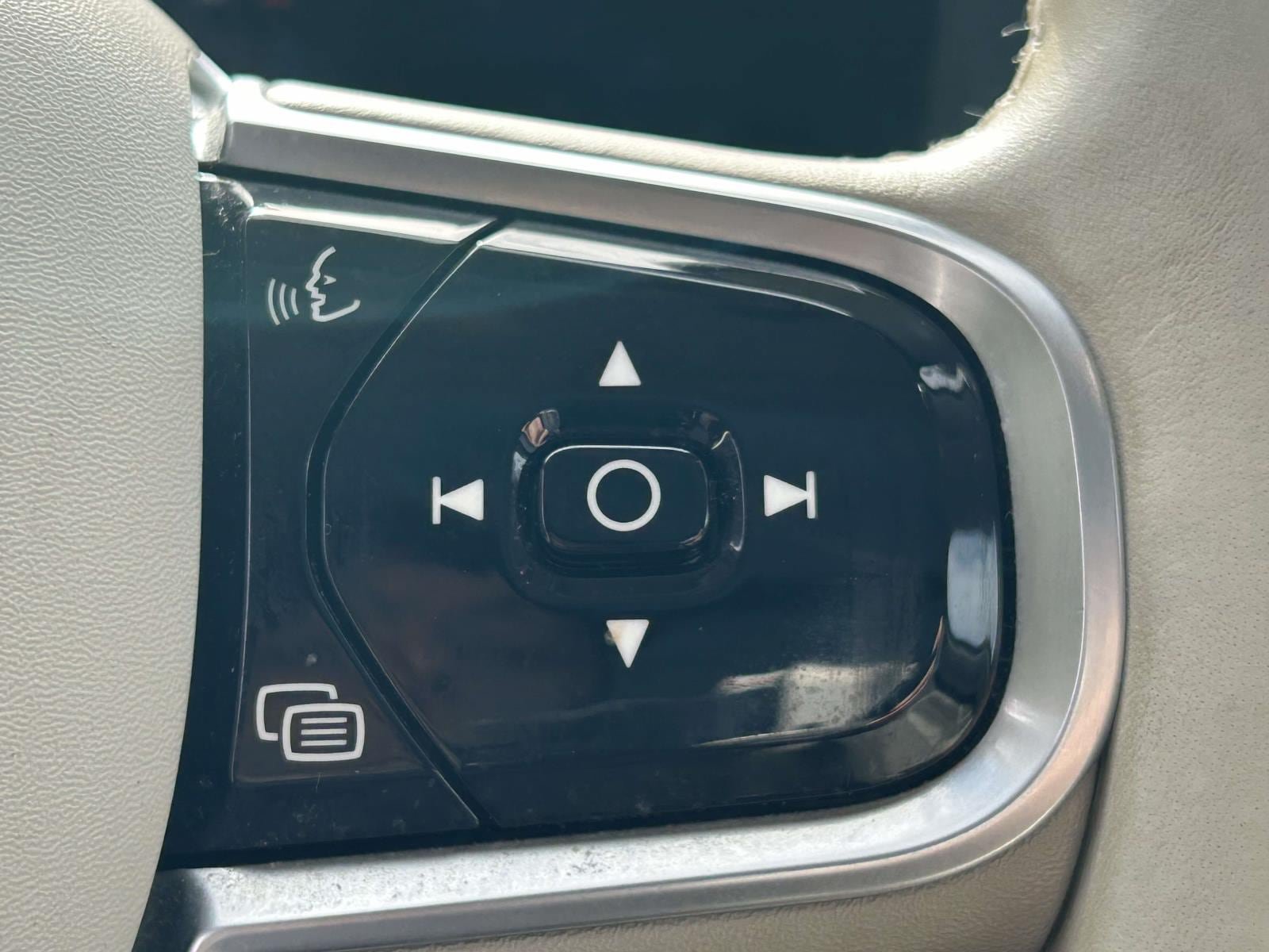 Certified 2023 Volvo XC60 B5 Core AWD/4WD image 23