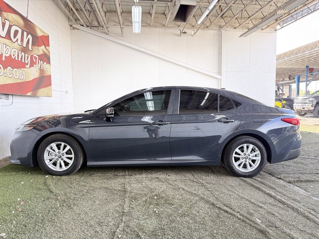 Used 2025 Toyota Camry LE image 12