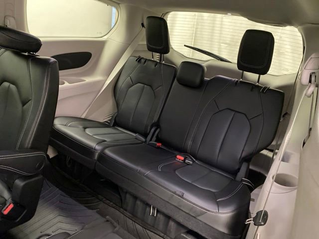 Used 2023 Chrysler Pacifica Touring-L AWD/4WD image 21