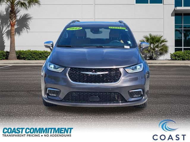 Used 2022 Chrysler Pacifica Pinnacle FWD image 2