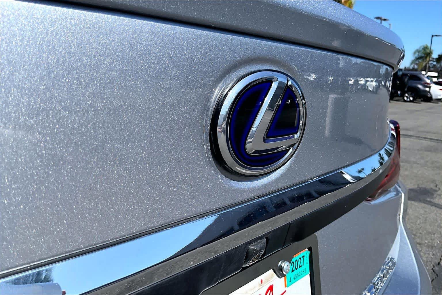 Used 2022 Lexus ES 300h w/ Accessory Package FWD image 29