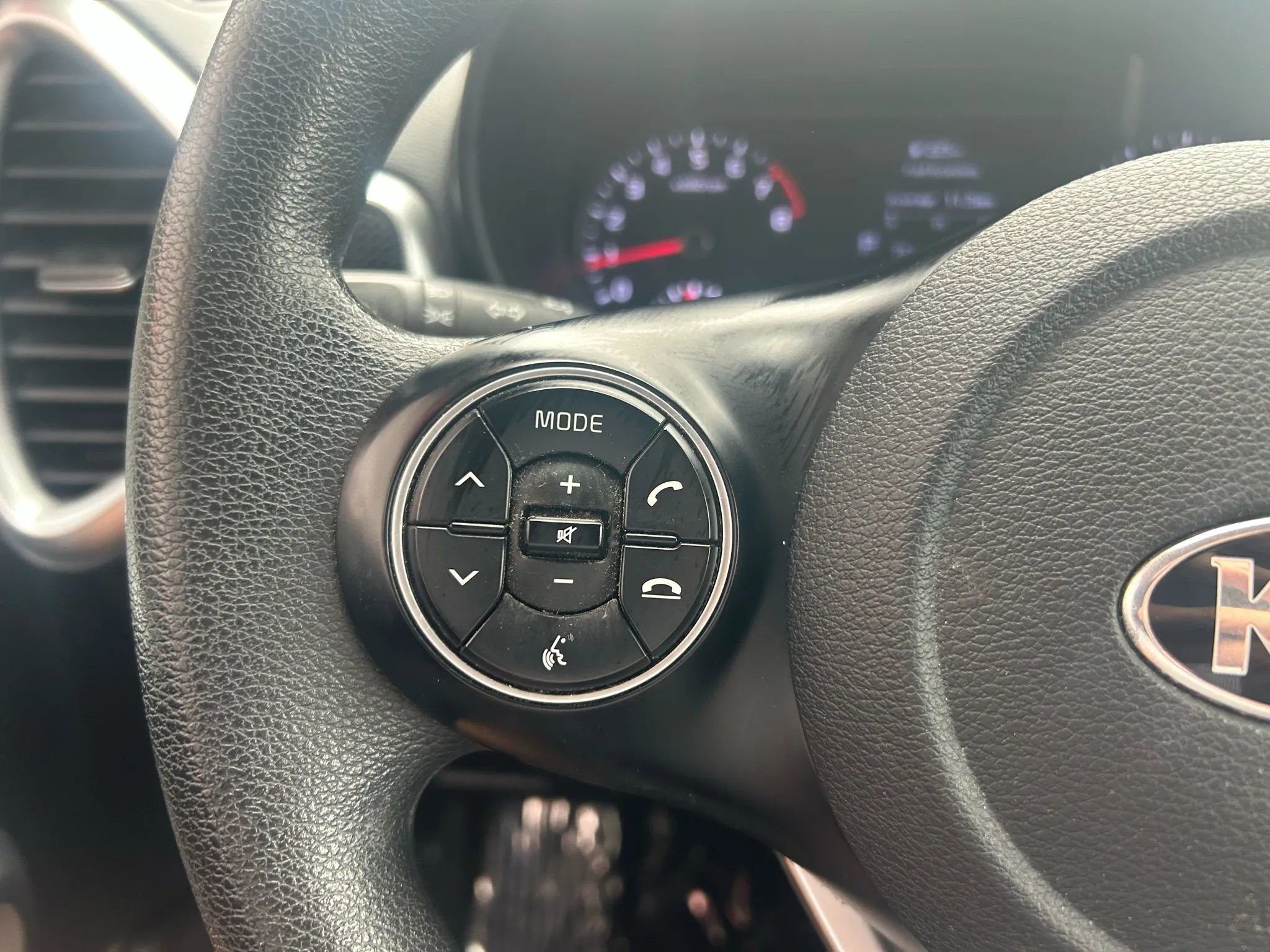 Used 2020 Kia Soul LX image 6