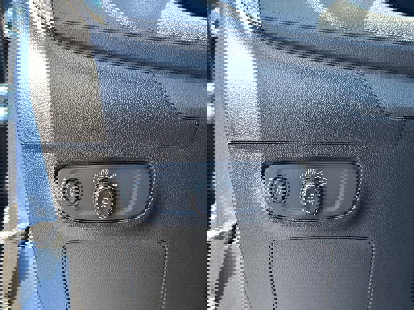 Used 2024 Buick Encore GX Preferred image 34