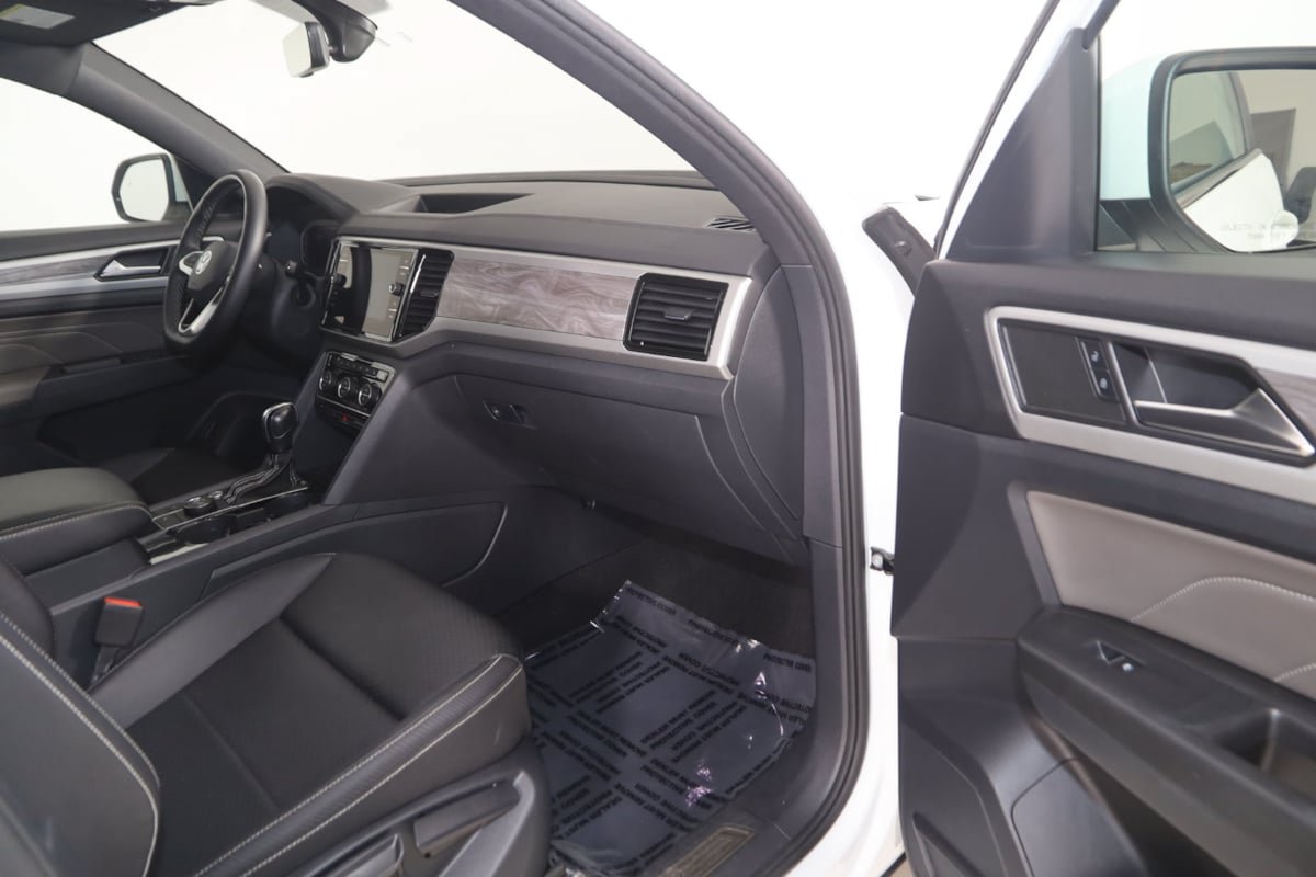 Used 2023 Volkswagen Atlas Cross Sport SE w/ Black Wheel Package AWD/4WD image 35