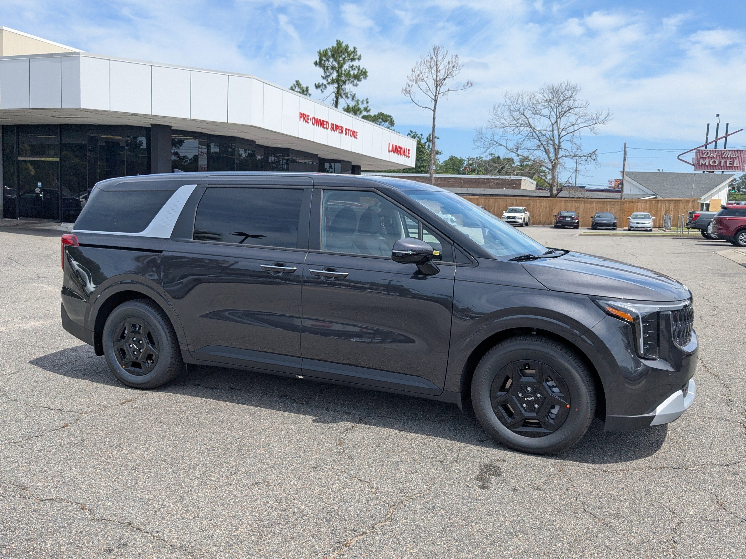 New 2026 Kia Carnival image 2