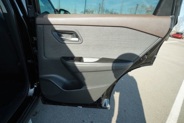 Used 2023 Nissan Rogue SV image 23