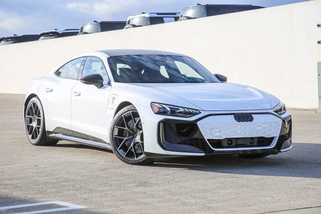 New 2025 Audi RS e-tron GT performance