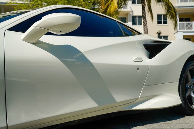 Used 2021 Ferrari F8 Tributo image 11