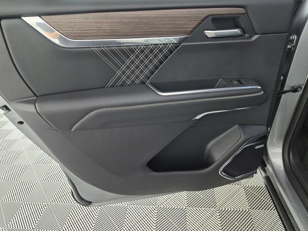 Used 2025 GMC Acadia Denali FWD image 29