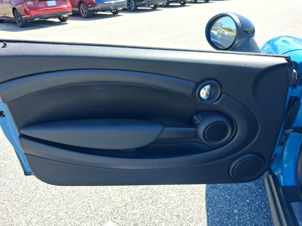 Used 2014 MINI Cooper Base image 22