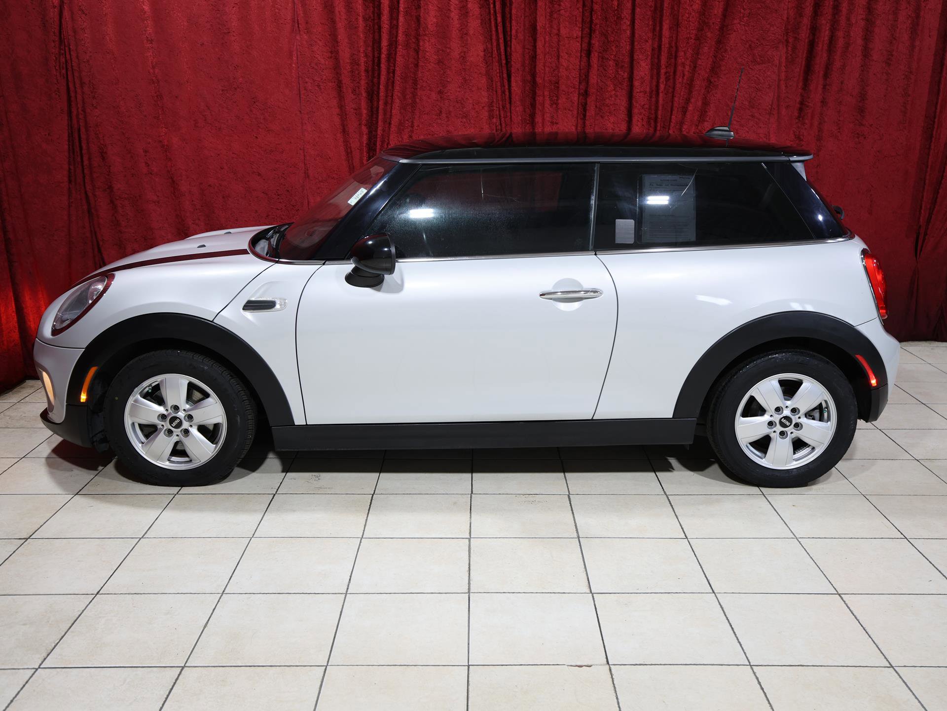 Used 2015 MINI Cooper 2-Door Hardtop image 4