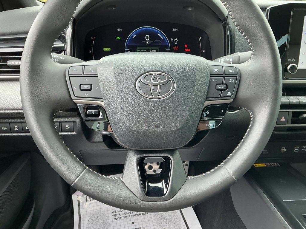 Used 2025 Toyota Camry SE image 39