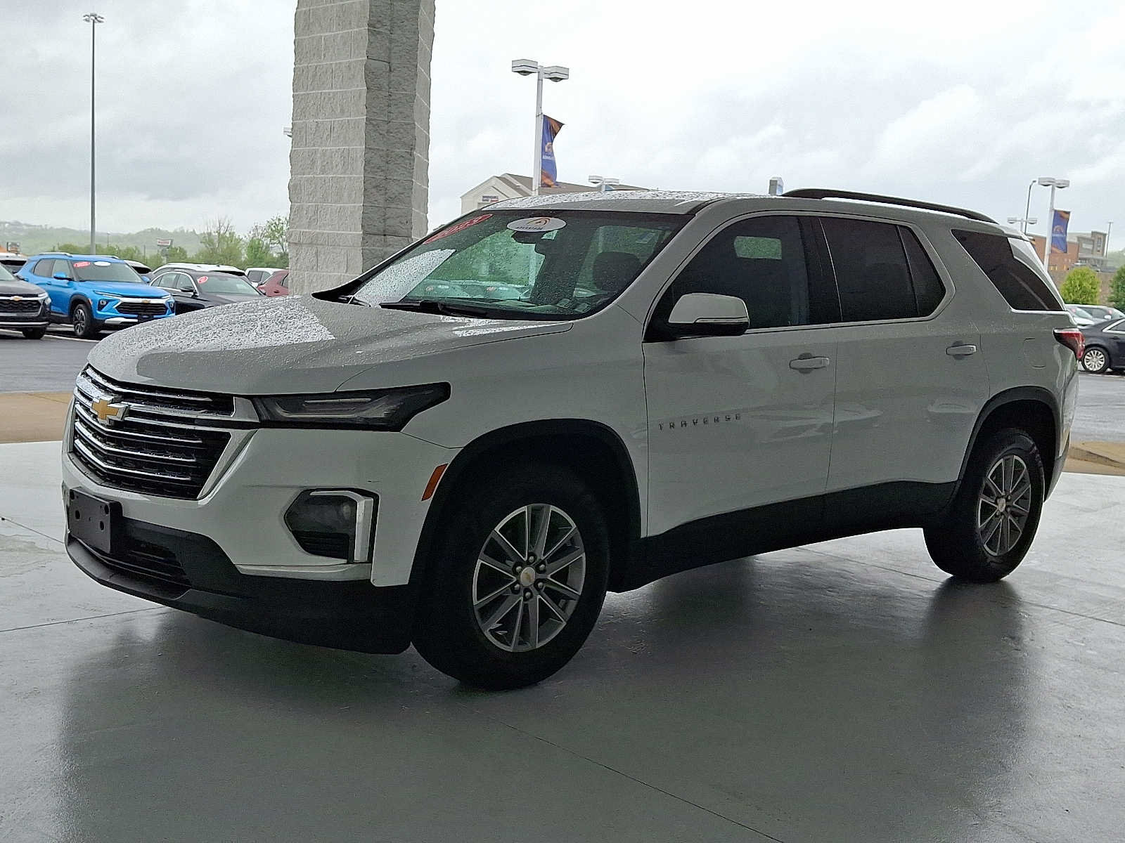 Used 2023 Chevrolet Traverse LT AWD/4WD image 3