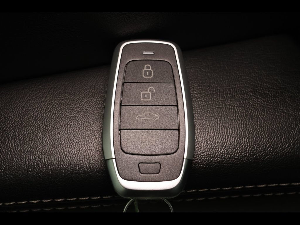 Used 2020 Jeep Cherokee Limited AWD/4WD image 13