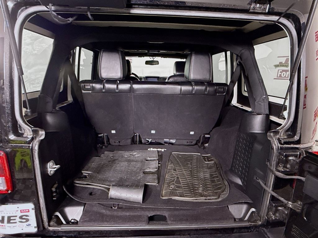 Used 2016 Jeep Wrangler Unlimited Sahara w/ Connectivity Group image 25