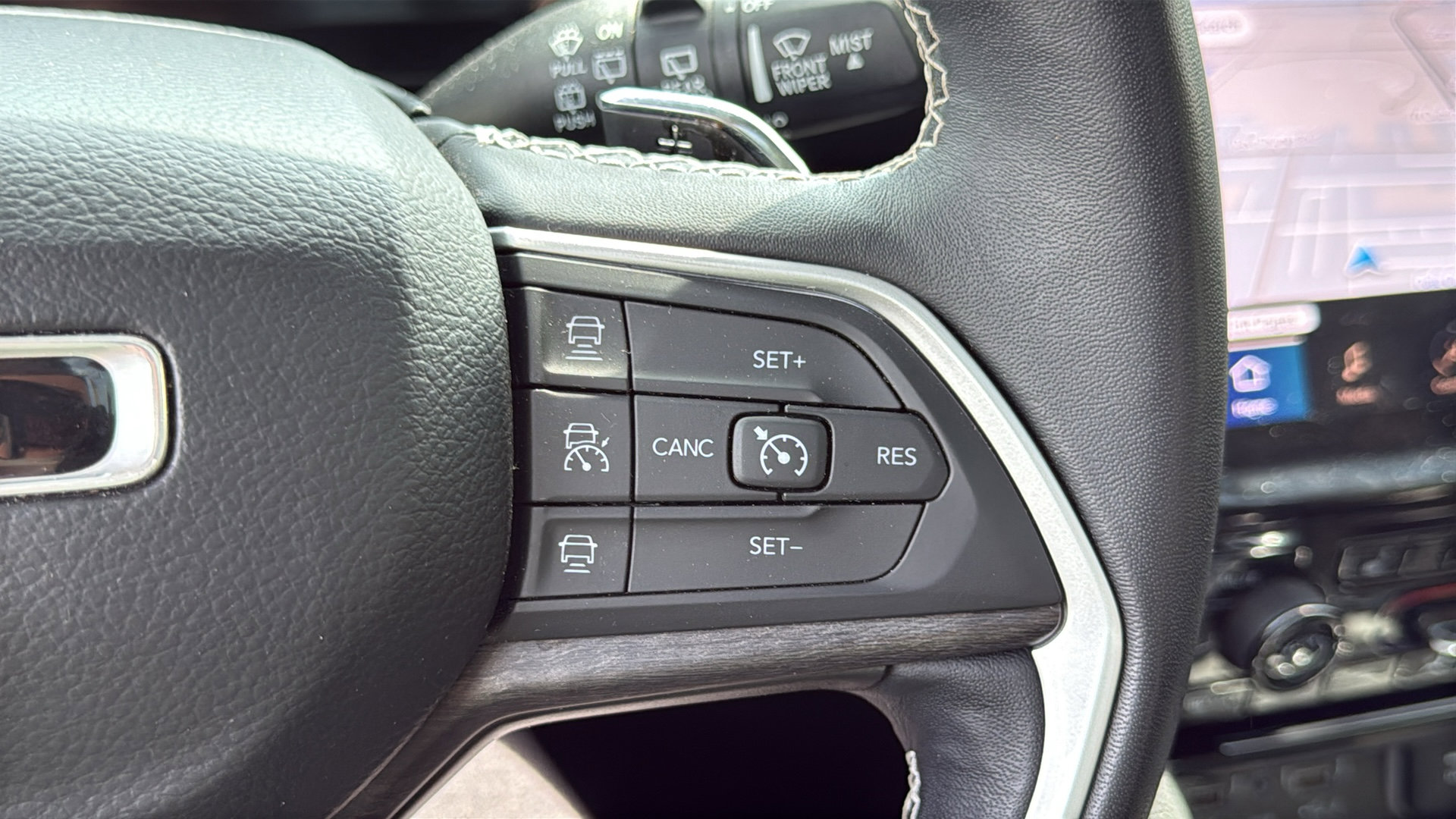 Used 2022 Jeep Grand Cherokee Limited AWD/4WD image 17