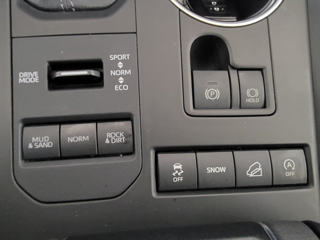 Used 2022 Toyota Highlander XLE AWD/4WD image 25