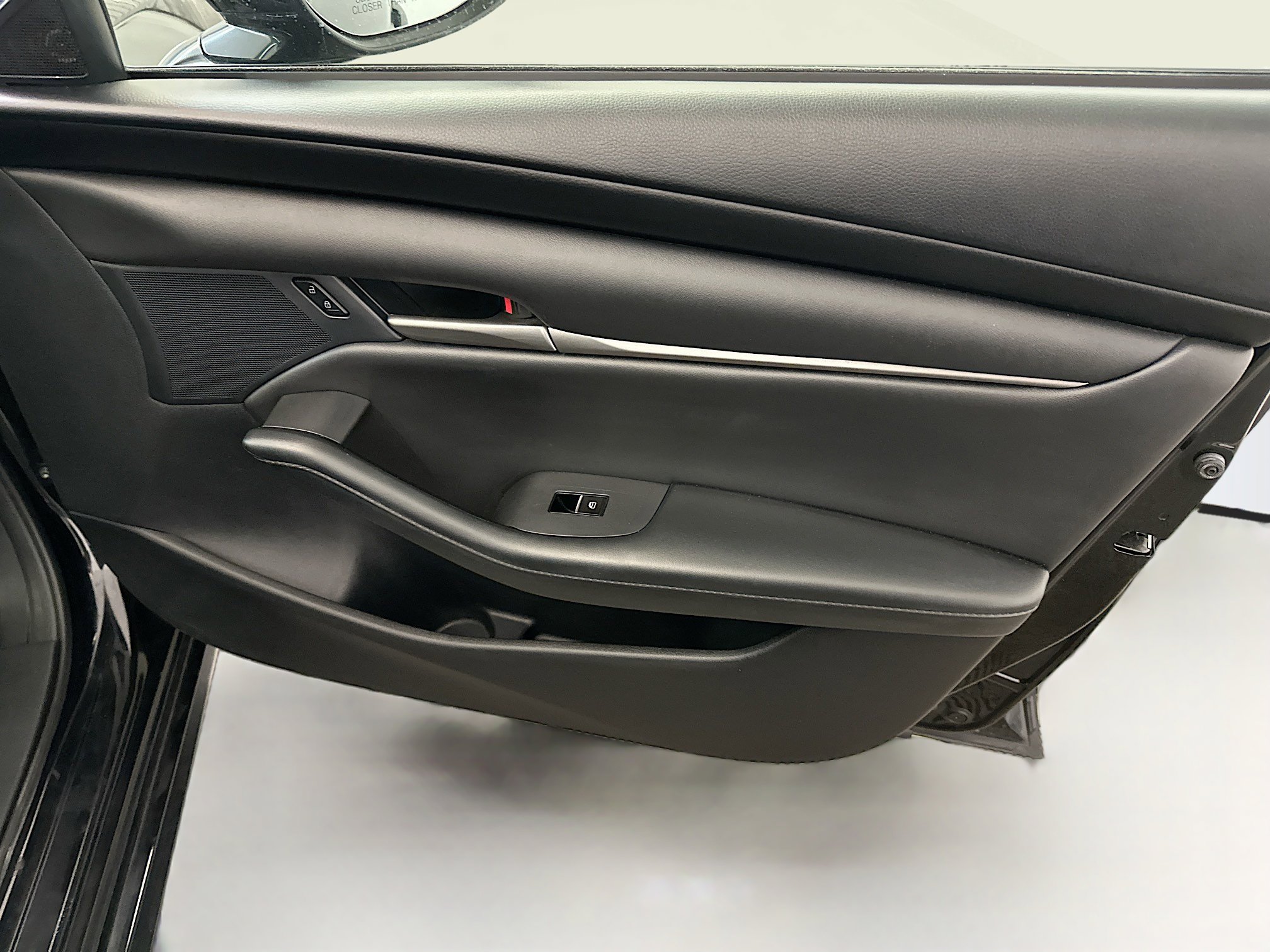 Used 2023 MAZDA MAZDA3 s image 33