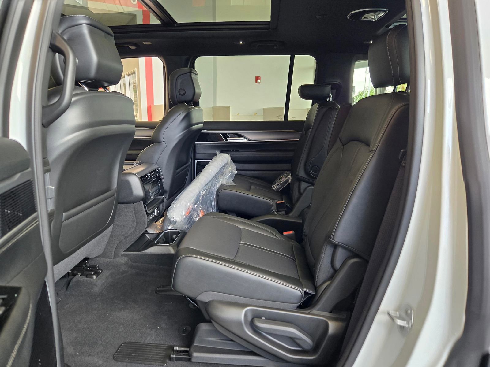 New 2026 Jeep Grand Wagoneer Limited AWD/4WD image 6