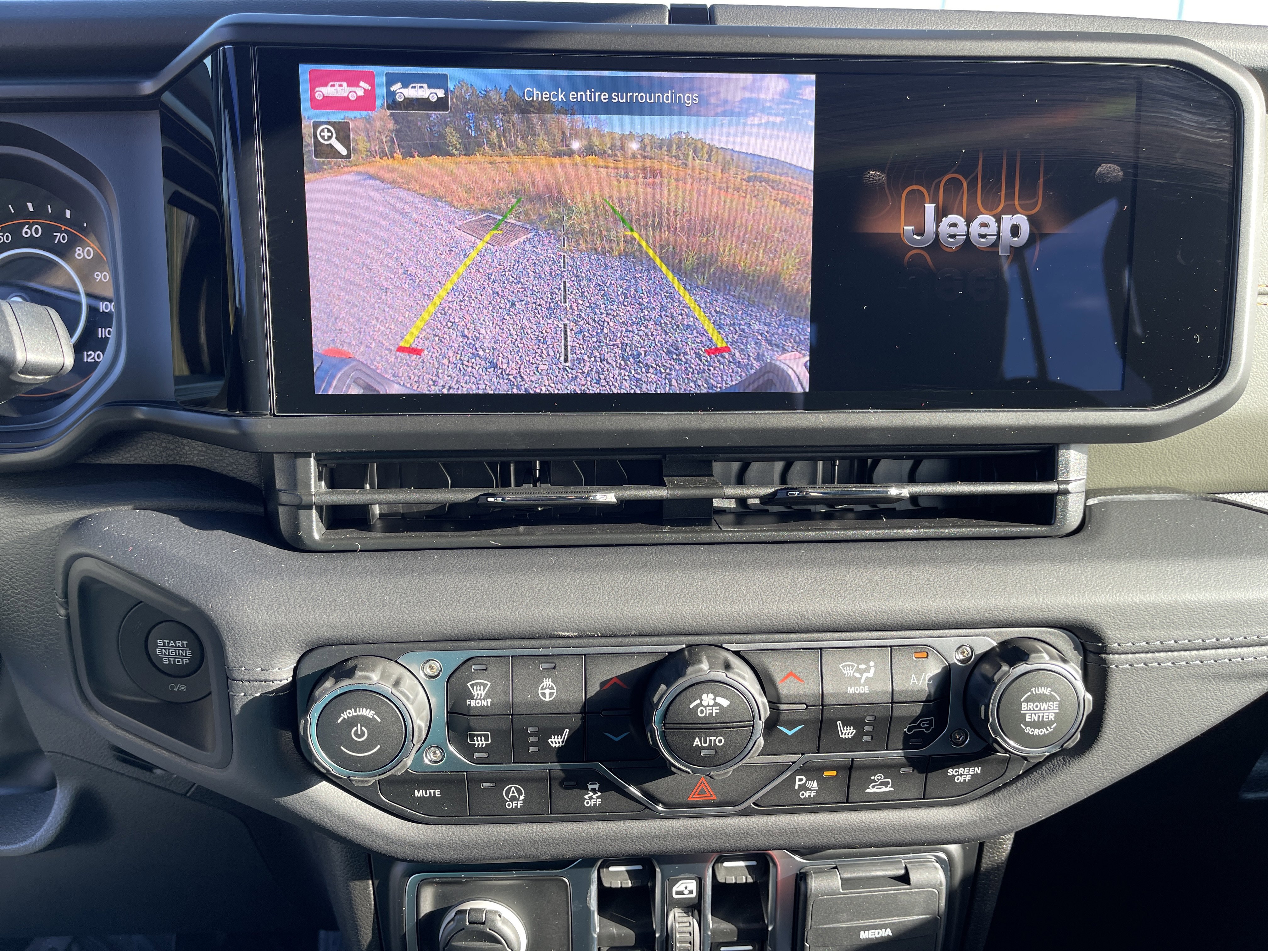 New 2025 Jeep Gladiator Mojave image 26
