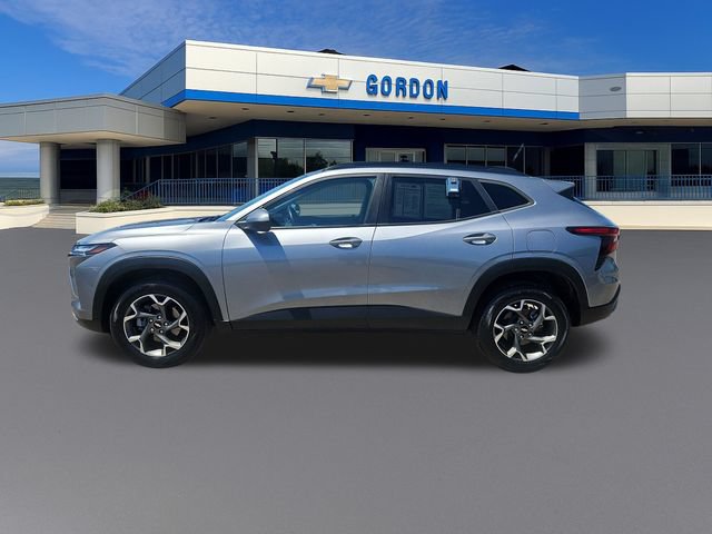 Used 2024 Chevrolet Trax LT w/ Driver Confidence Package FWD image 2