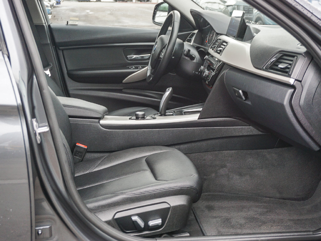 Used 2016 BMW 320i Sedan RWD image 13