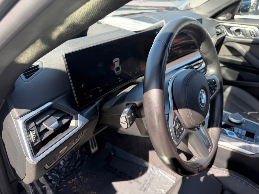 Used 2023 BMW i4 eDrive40 w/ M Sport Package image 9