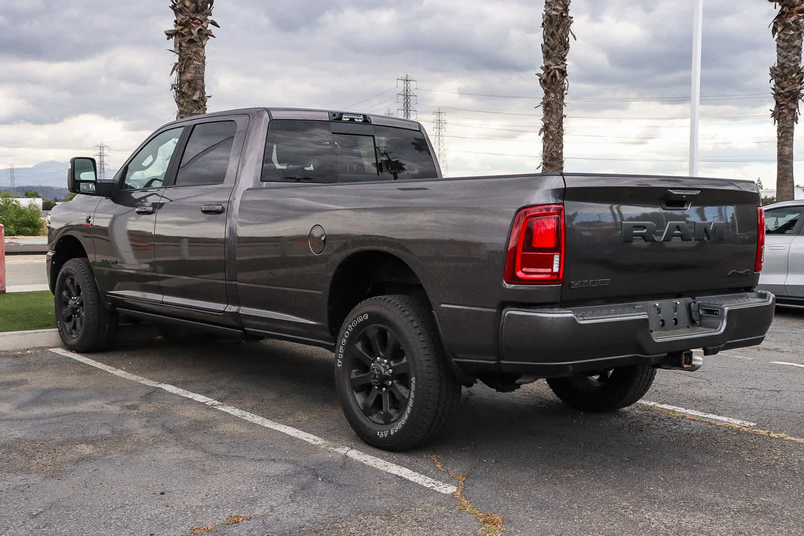 Used 2025 RAM 3500 Laramie AWD/4WD image 6