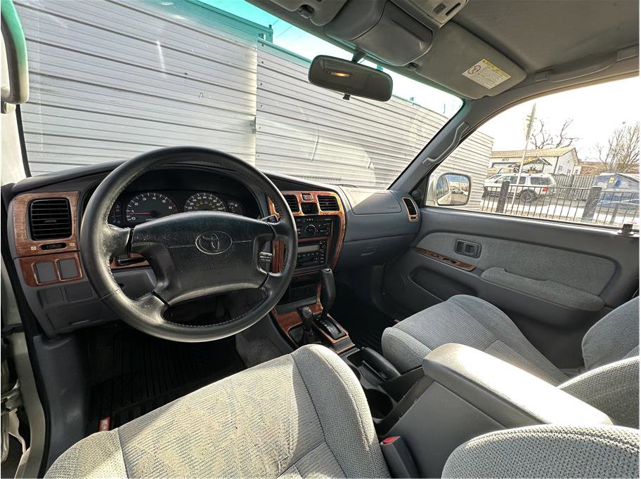 Used 2000 Toyota 4Runner SR5 image 2