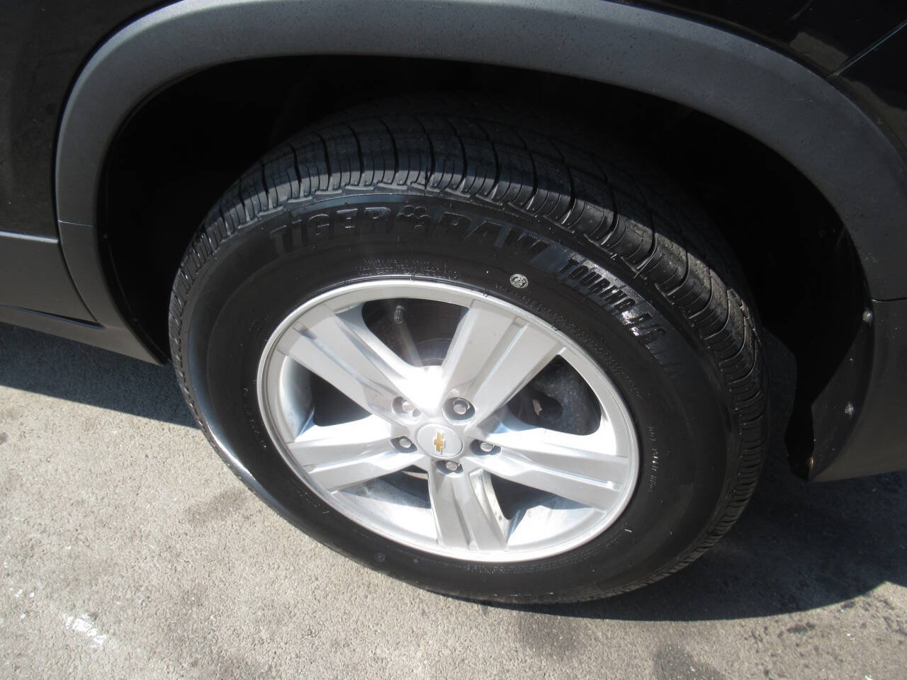 Used 2020 Chevrolet Trax LT w/ Sun & Sound Package AWD/4WD image 11