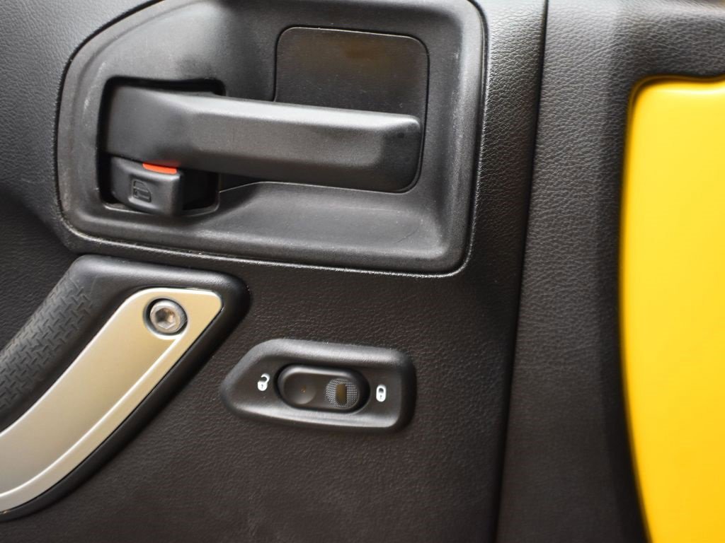 Used 2015 Jeep Wrangler Unlimited Sahara w/ Connectivity Group image 30