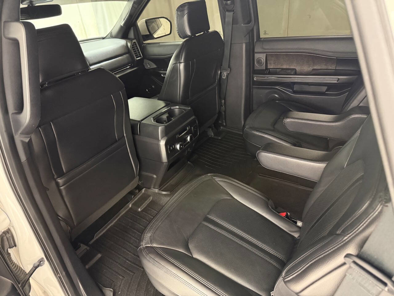 Used 2019 Ford Expedition Limited w/ Equipment Group 302A RWD image 34
