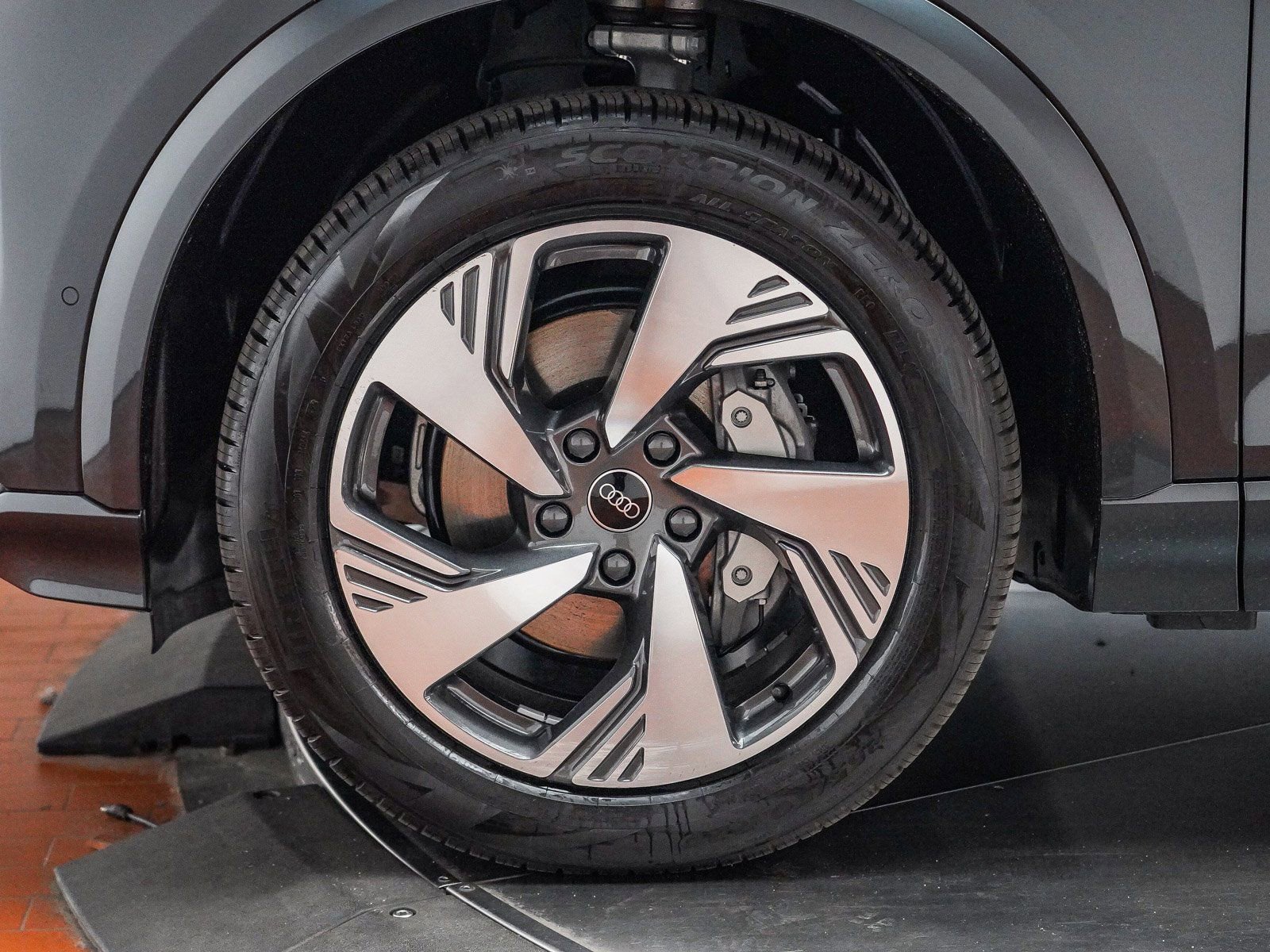 New 2025 Audi Q6 e-tron Premium AWD/4WD image 12