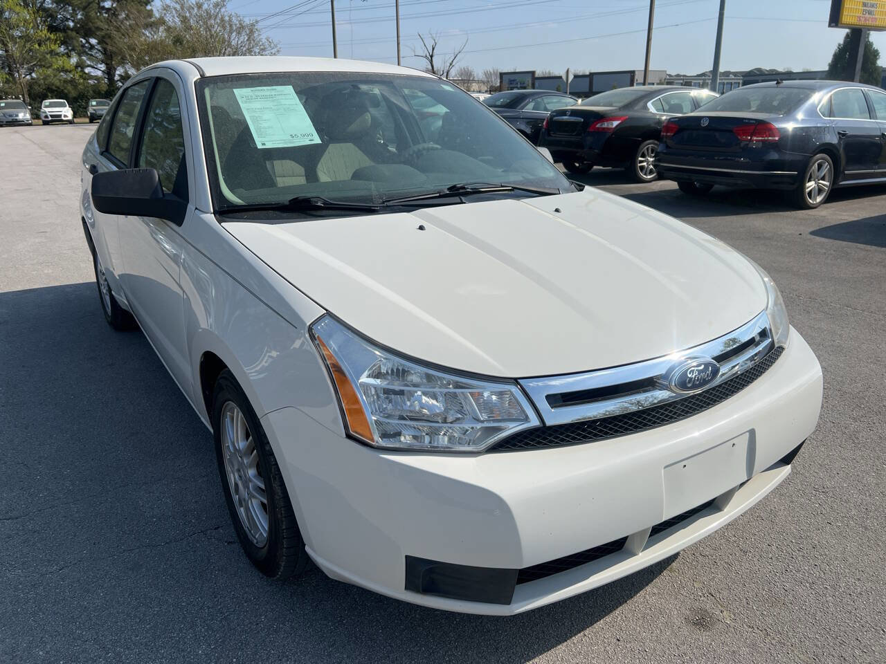 Used 2010 Ford Focus SE FWD image 4