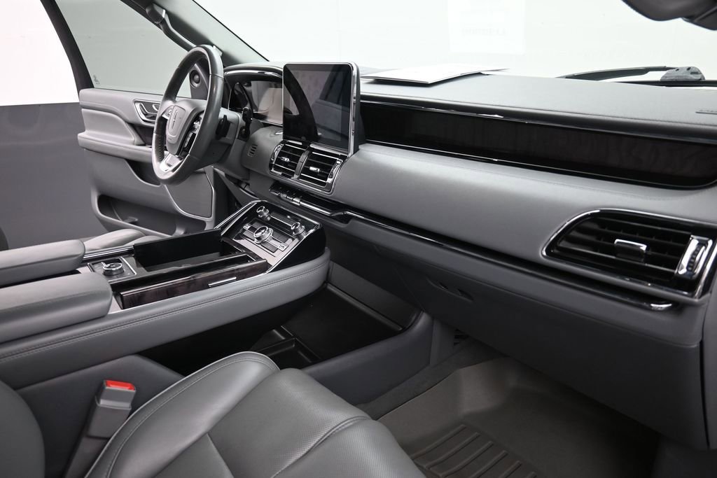 Used 2019 Lincoln Navigator Select RWD image 26