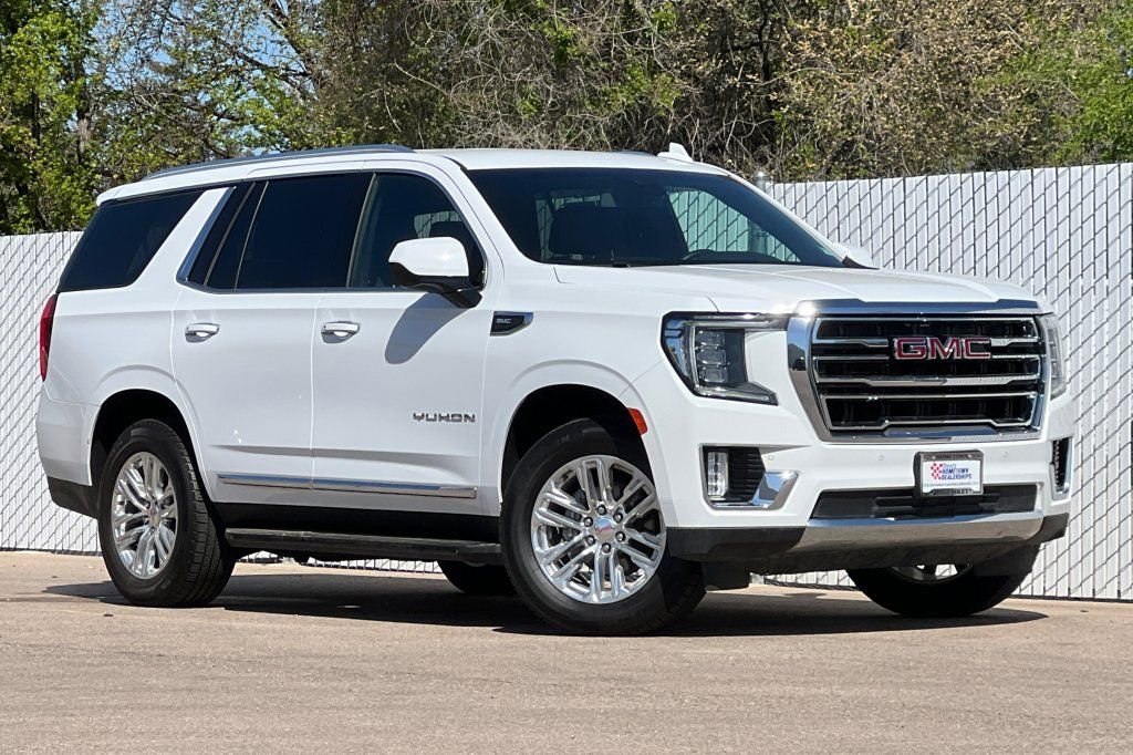 Used 2024 GMC Yukon SLT AWD/4WD image 2