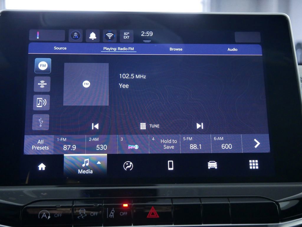 Used 2024 Jeep Compass Sport image 39