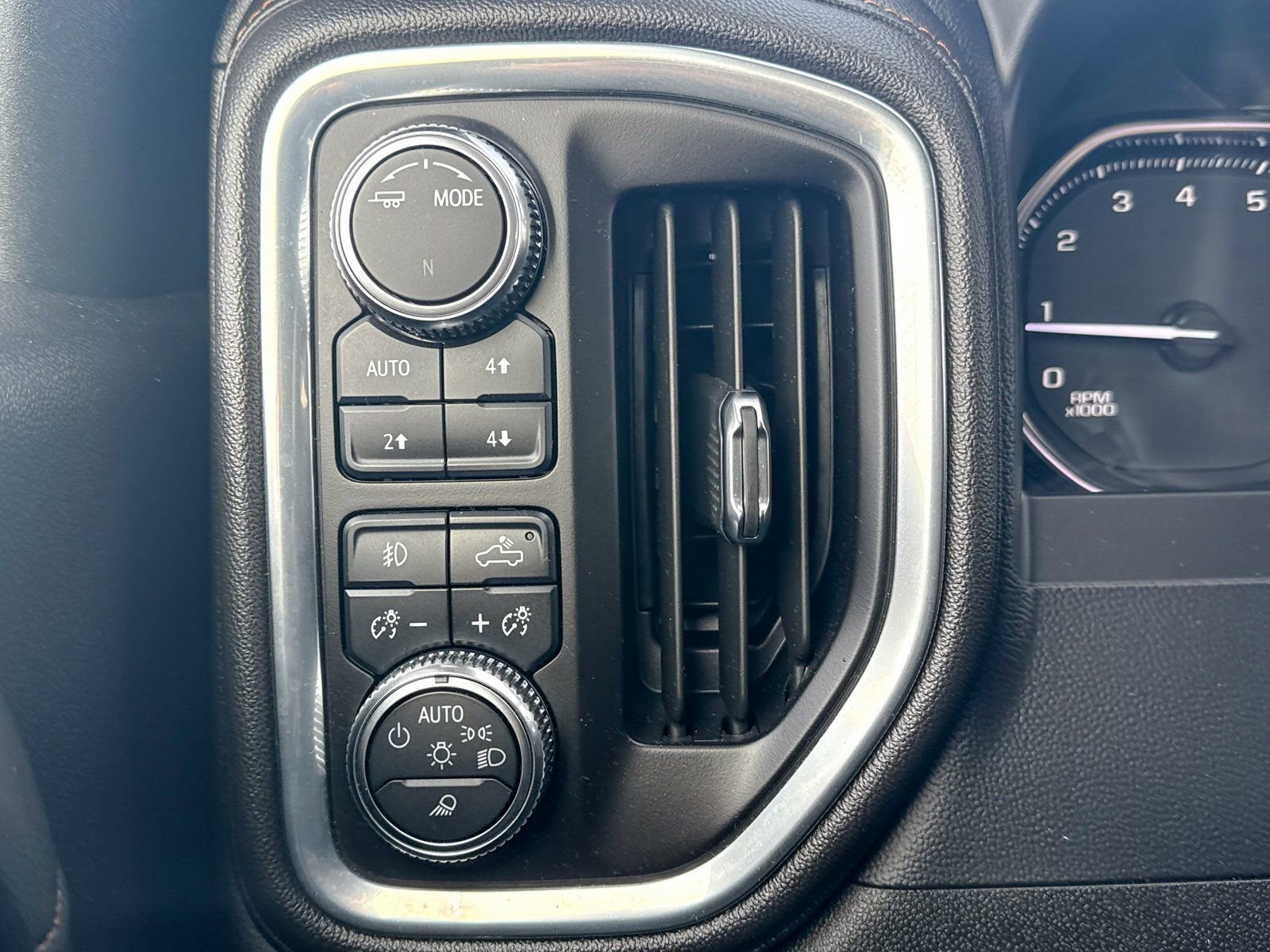 Certified 2021 GMC Sierra 1500 AT4 image 38