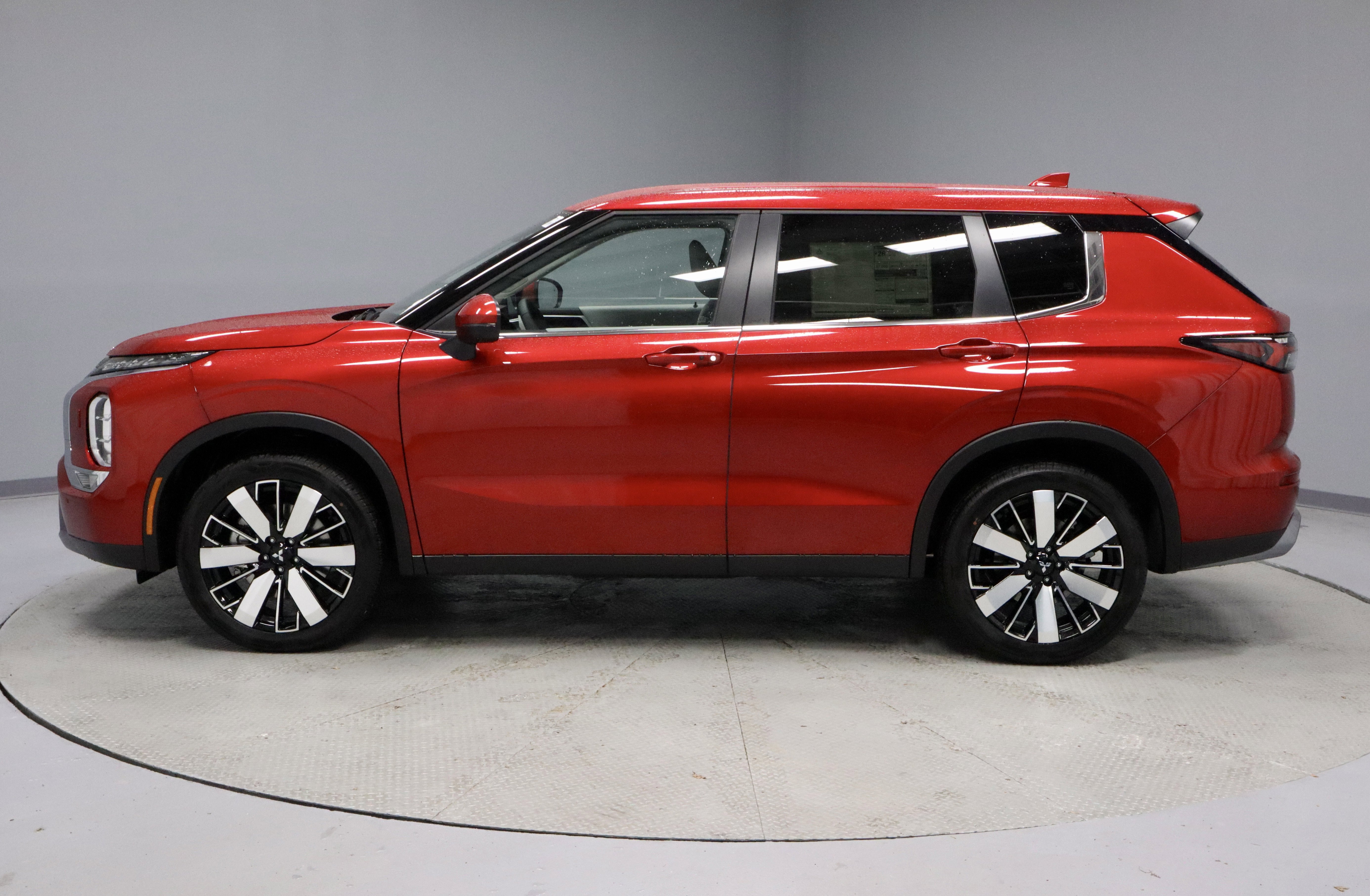 New 2025 Mitsubishi Outlander SE image 5